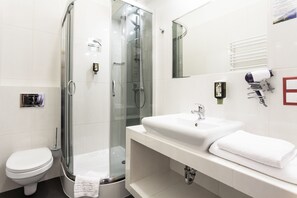 Shower, hair dryer, towels - Kracow Residence Hotel (Krakow)