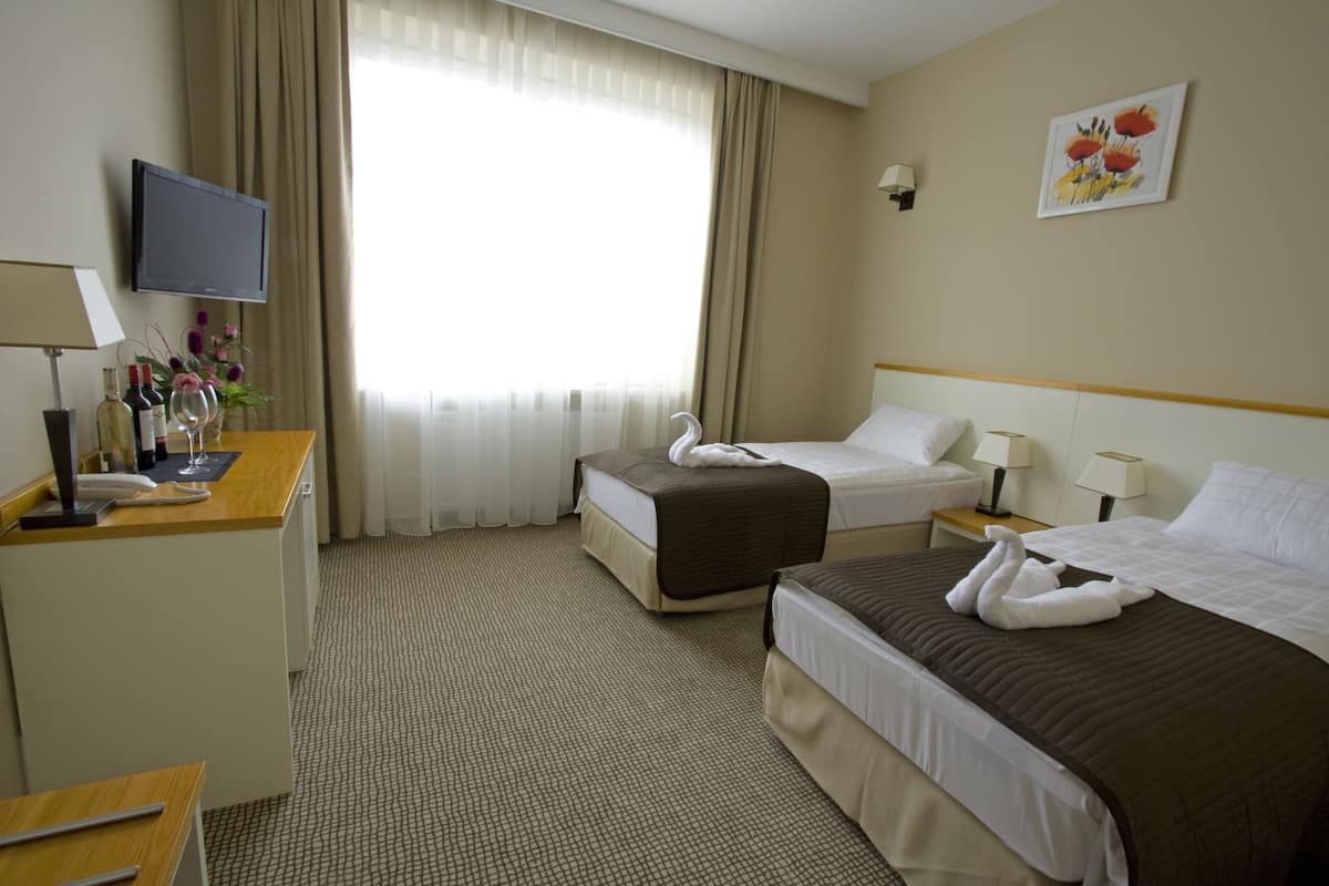 In-room safe, desk, soundproofing, free WiFi
