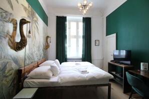 Habitació doble estàndard | Roba de llit hipoal·lergògena, cobrellits i caixa forta a l'habitació 