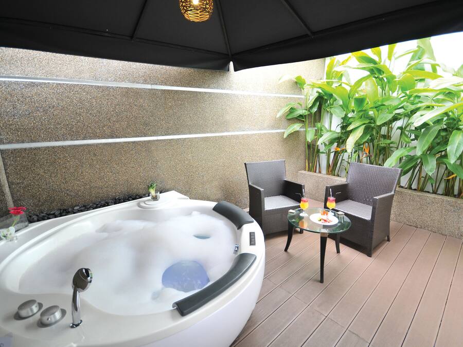 Junior Family Suite with Bathtub | Balcony