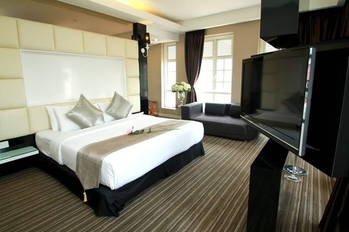 In-room safe, iron/ironing board, free WiFi