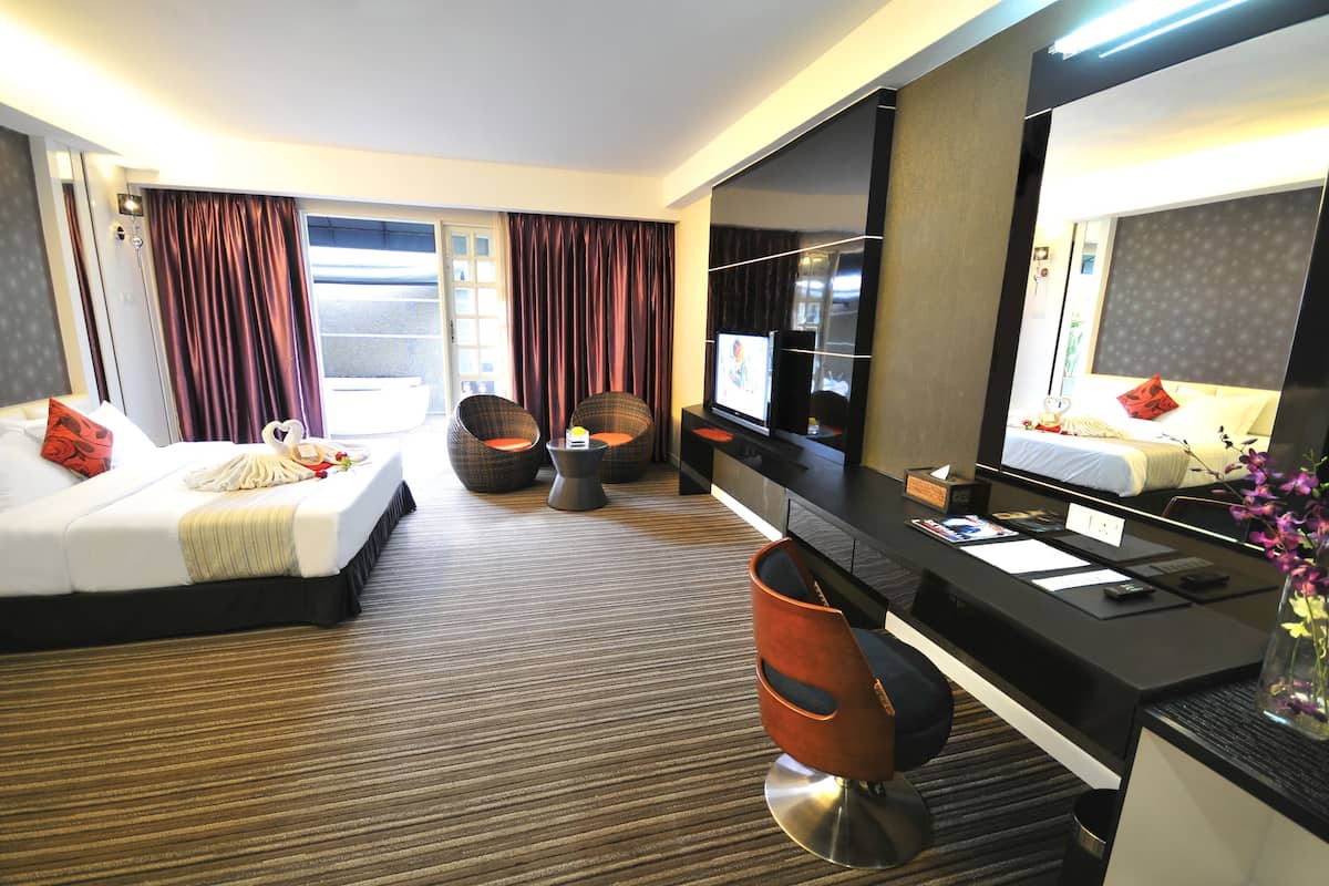 In-room safe, iron/ironing board, free WiFi
