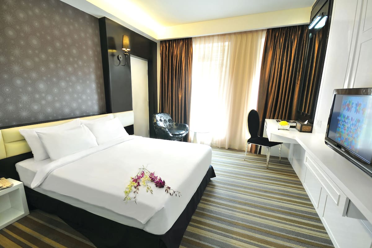 In-room safe, iron/ironing board, free WiFi