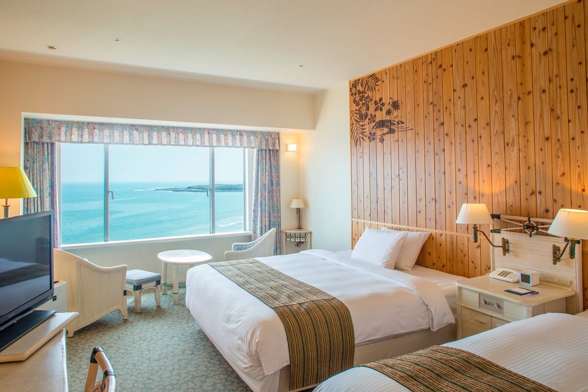 In-room safe, desk, laptop workspace, blackout drapes