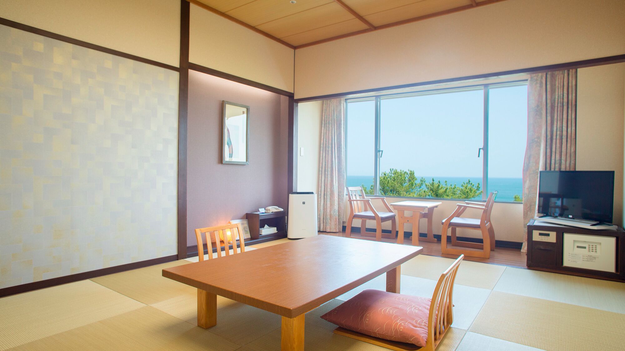 Habitación estándar, varias camas, vista al parque | Caja de seguridad en la habitación y escritorio 