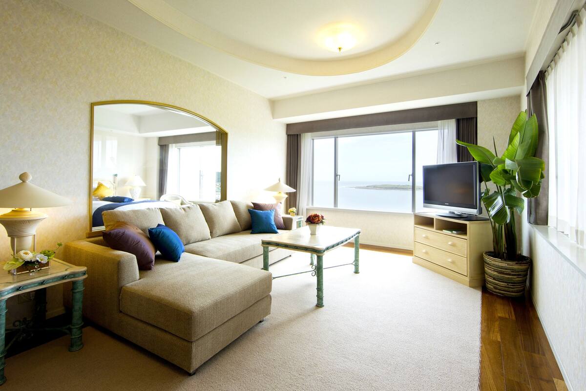 suite, multiple beds | 1 bedroom, in-room safe, desk, laptop workspace