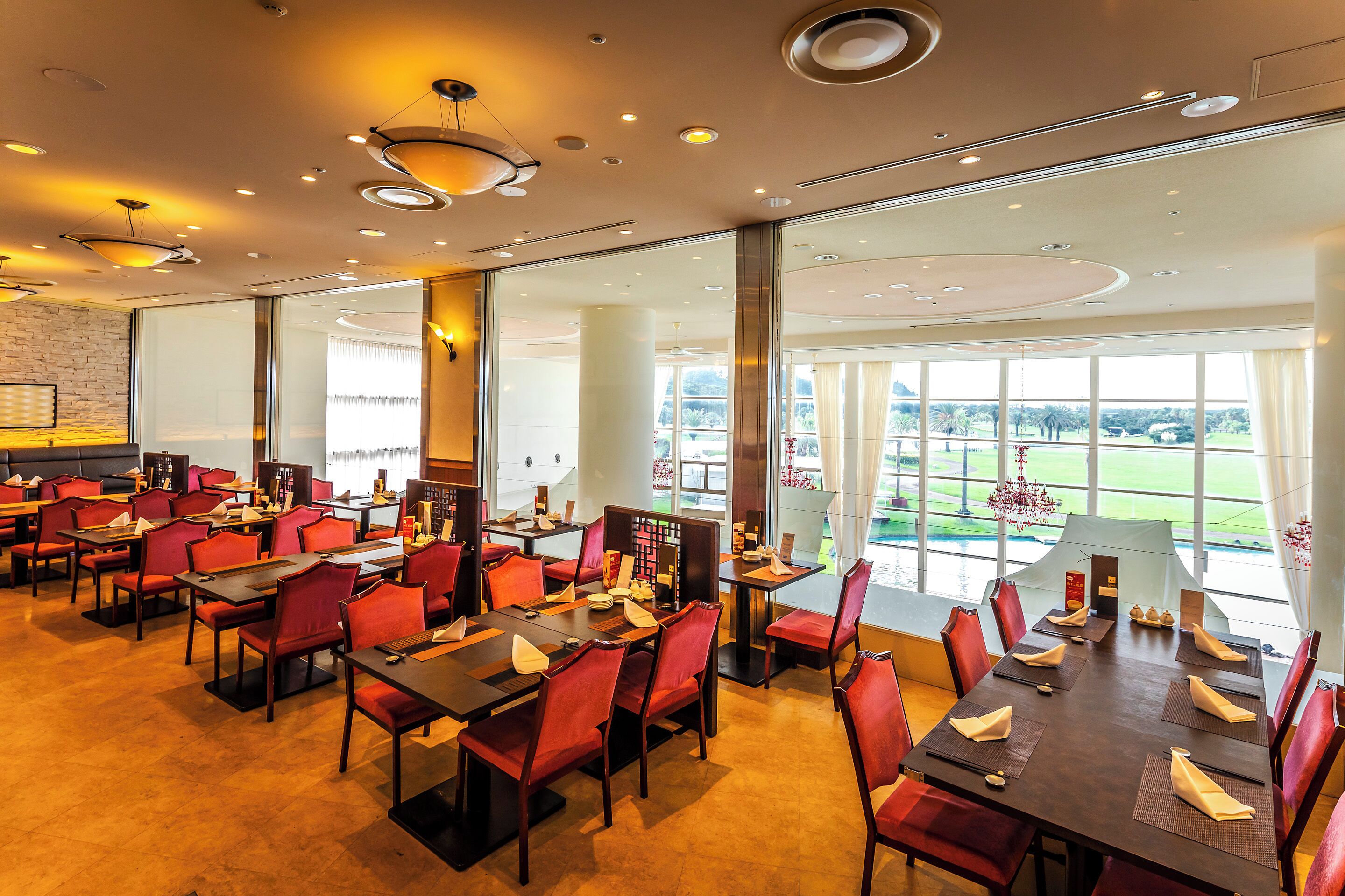 2 restaurants, breakfast, lunch, dinner served; Chinese cuisine 