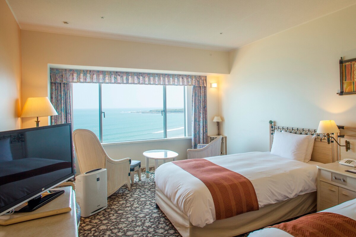 In-room safe, desk, laptop workspace, blackout drapes