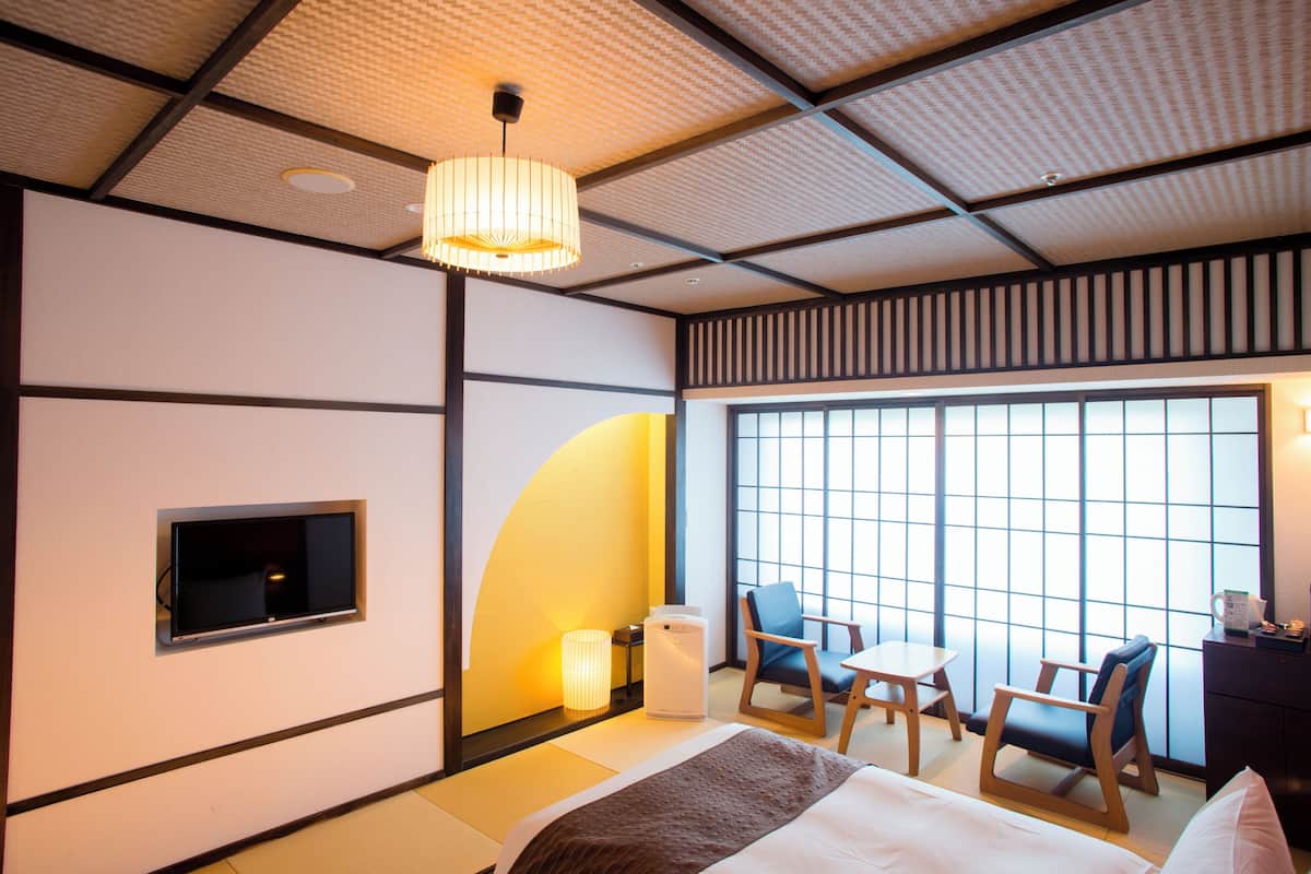 Standard Room, 2 Single Beds, Ocean View (Mid Floor) | In-room safe, desk, laptop workspace, blackout curtains