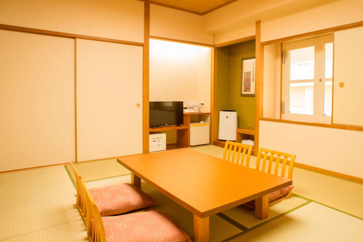 Standard Room, Multiple Beds | In-room safe, desk, laptop workspace, blackout drapes