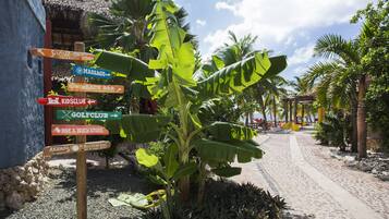 Beach nearby, beach cabanas, sun-loungers, beach towels