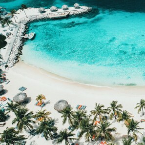 Beach nearby, beach cabanas, sun-loungers, beach towels - Blue Bay Lodges (Sint Michiel)
