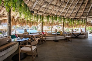 3 restaurantes; se sirve desayuno, almuerzo y cena
