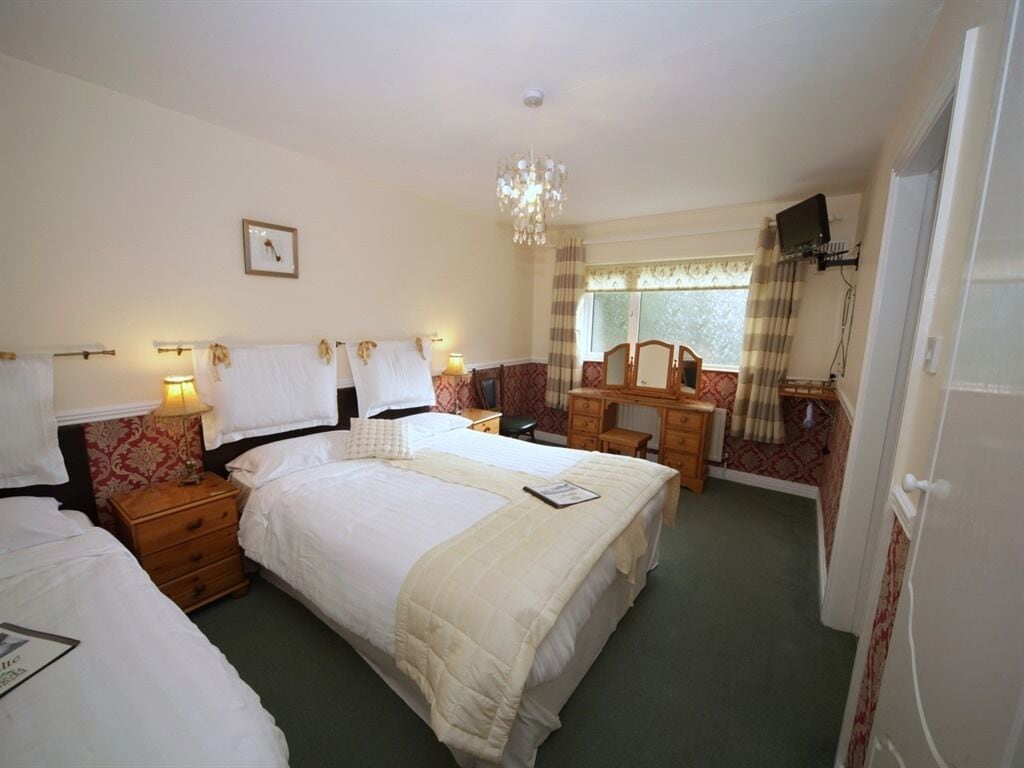 Photo - Launard House