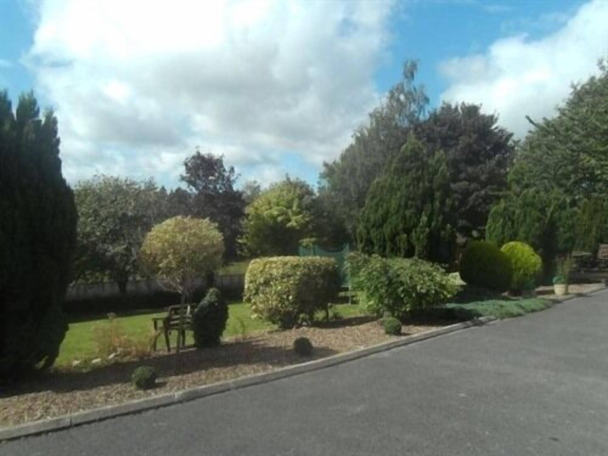 Photo - Launard House