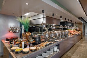 Desayuno buffet todos los días (EUR 20 por persona)