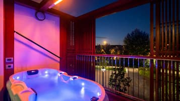 Suite, hidromasaje (Loft) | Tina de hidromasaje