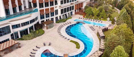 3 indoor pools, outdoor pool