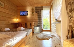 Habitación Deluxe doble, 1 cama doble, vistas al jardín, en la zona del jardín | Zona de estar | Televisión de pantalla plana de 32 pulgadas con canales digitales