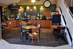 Desayuno continental gratuito y diario