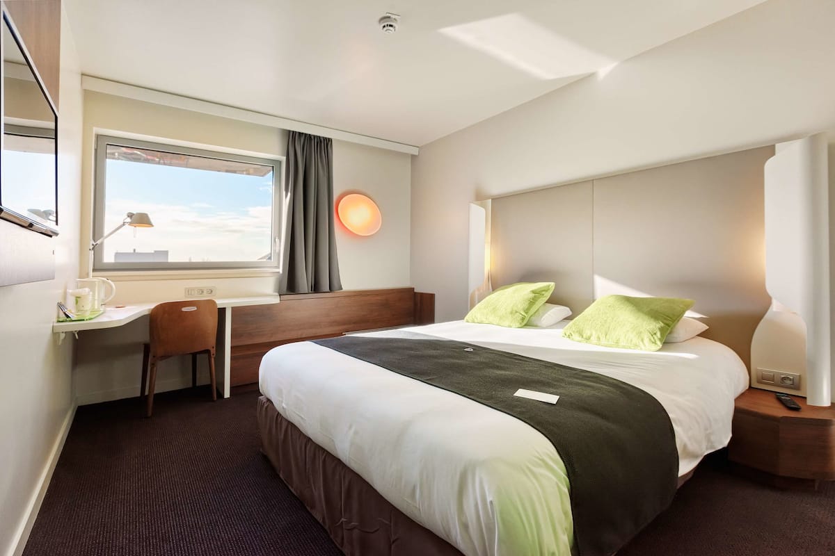 desk, laptop workspace, blackout curtains, soundproofing