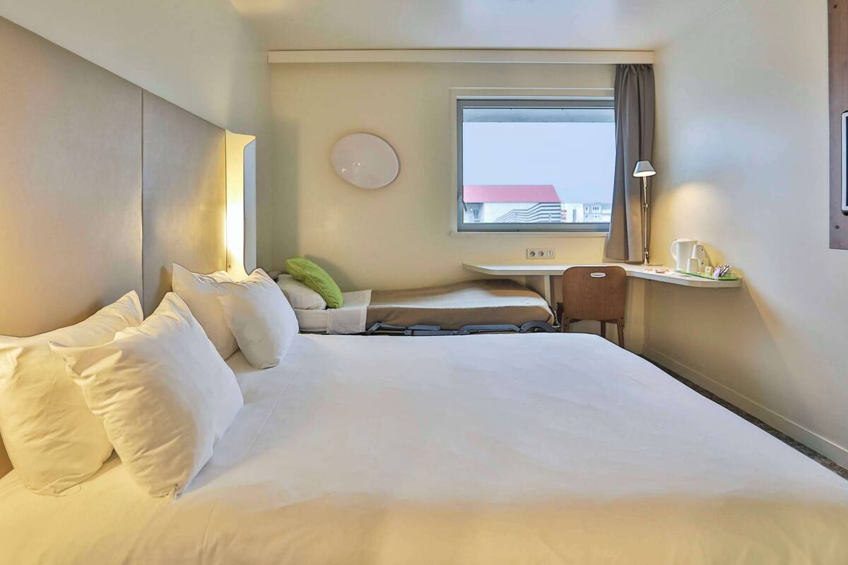 standard room, 1 double and 1 single bed | desk, laptop workspace, blackout curtains, soundproofing