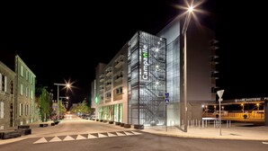 A modern building with a glass facade and a sign reading "campanile". - Campanile PRIME - La Roche Sur Yon Centre Gare (La Roche-sur-Yon)