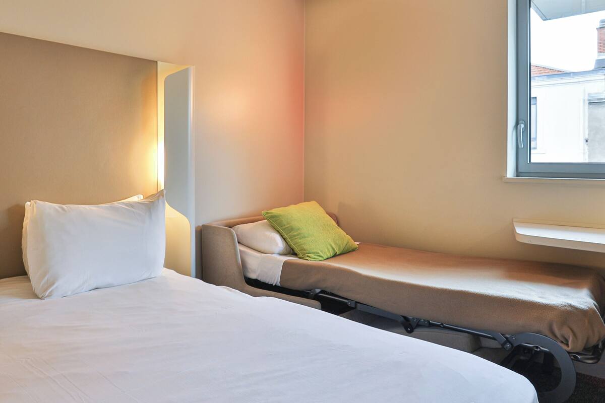 standard room, 1 double and 1 single bed | desk, laptop workspace, blackout curtains, soundproofing