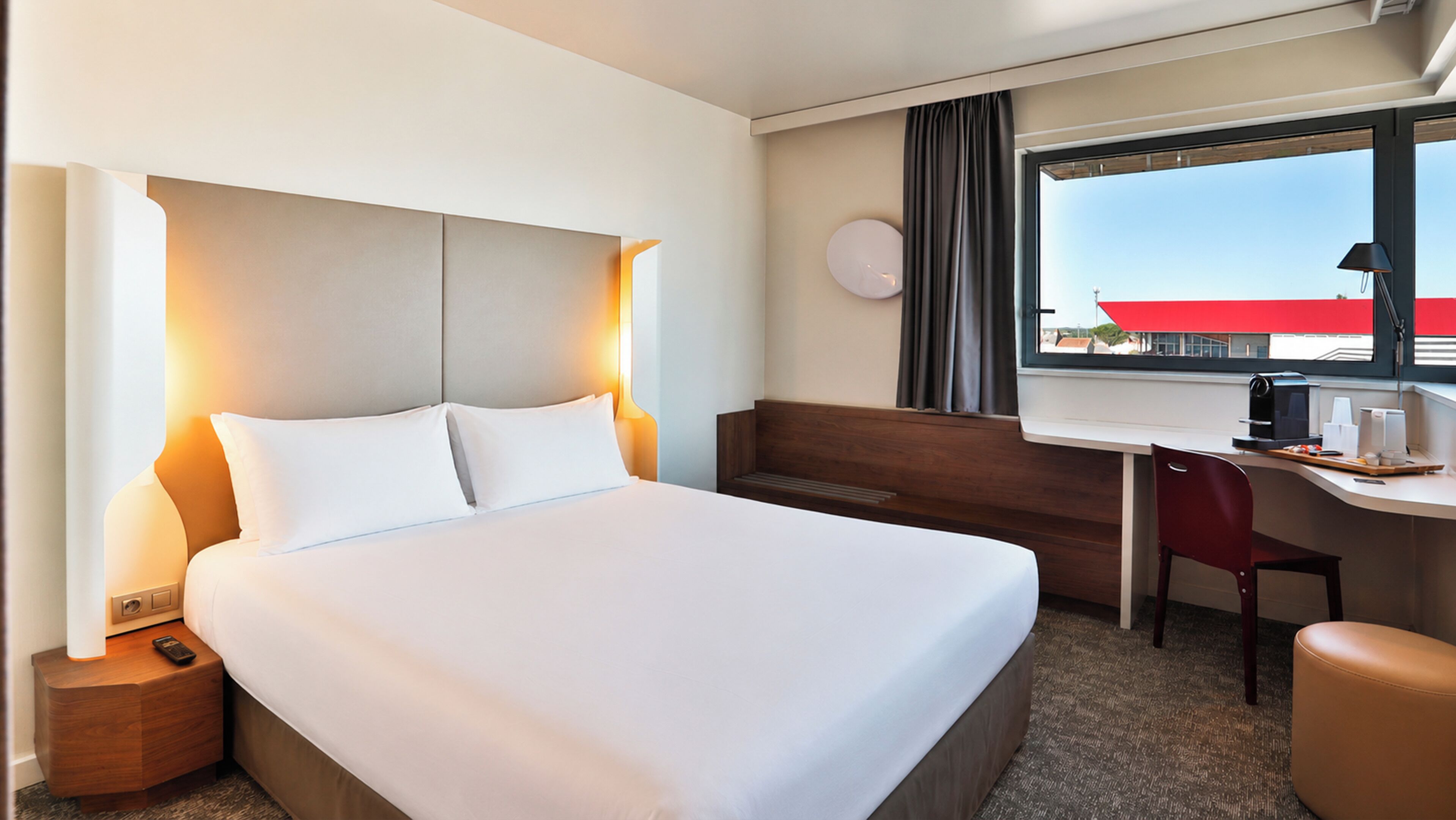 Superior Room, 1 Double Bed | Desk, laptop workspace, blackout drapes, soundproofing