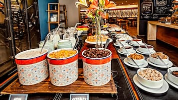 Desayuno buffet todos los días (con cargo)