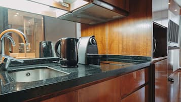 Appartamento Deluxe, 1 camera da letto | Cucina privata | Microonde, piano cottura, macchina per tè/caffè, bollitore elettrico