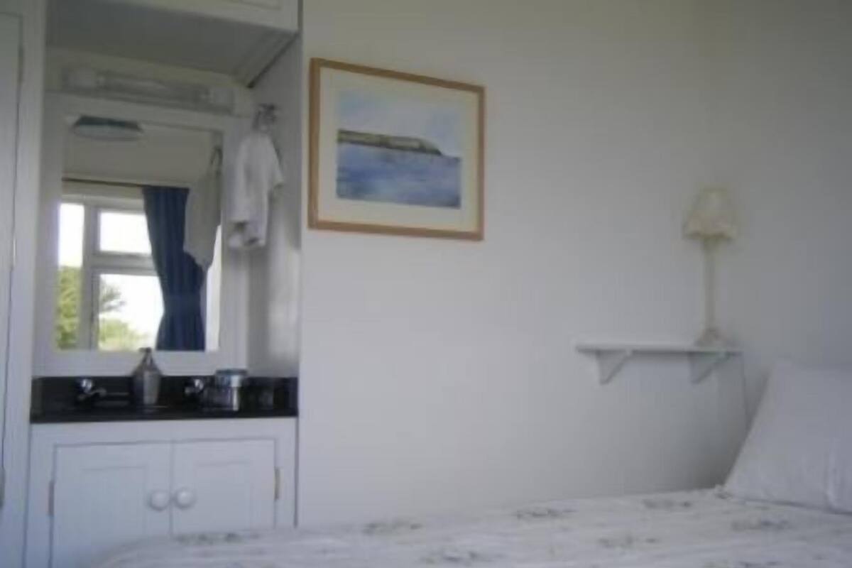 Chambre Double, salle de bains attenante