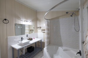 Deluxe Suite, 1 King Bed, Pool Access, Ocean View | Bathroom | Shower, free toiletries, hair dryer, towels - South Coast Horizons (Cades Bay)