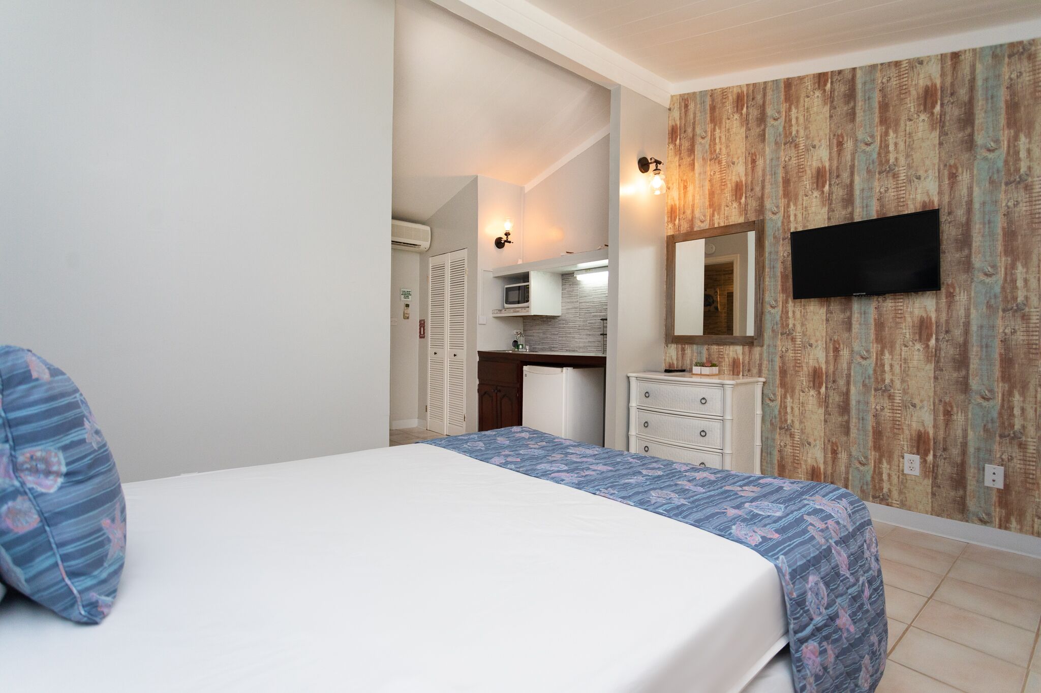 Estudio estándar, 1 cama matrimonial, vista al jardín | Tabla de planchar con plancha, wifi gratis y decoración personalizada 