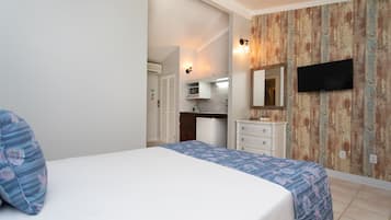 Estudio estándar, 1 cama matrimonial, vista al jardín | Tabla de planchar con plancha, wifi gratis y decoración personalizada