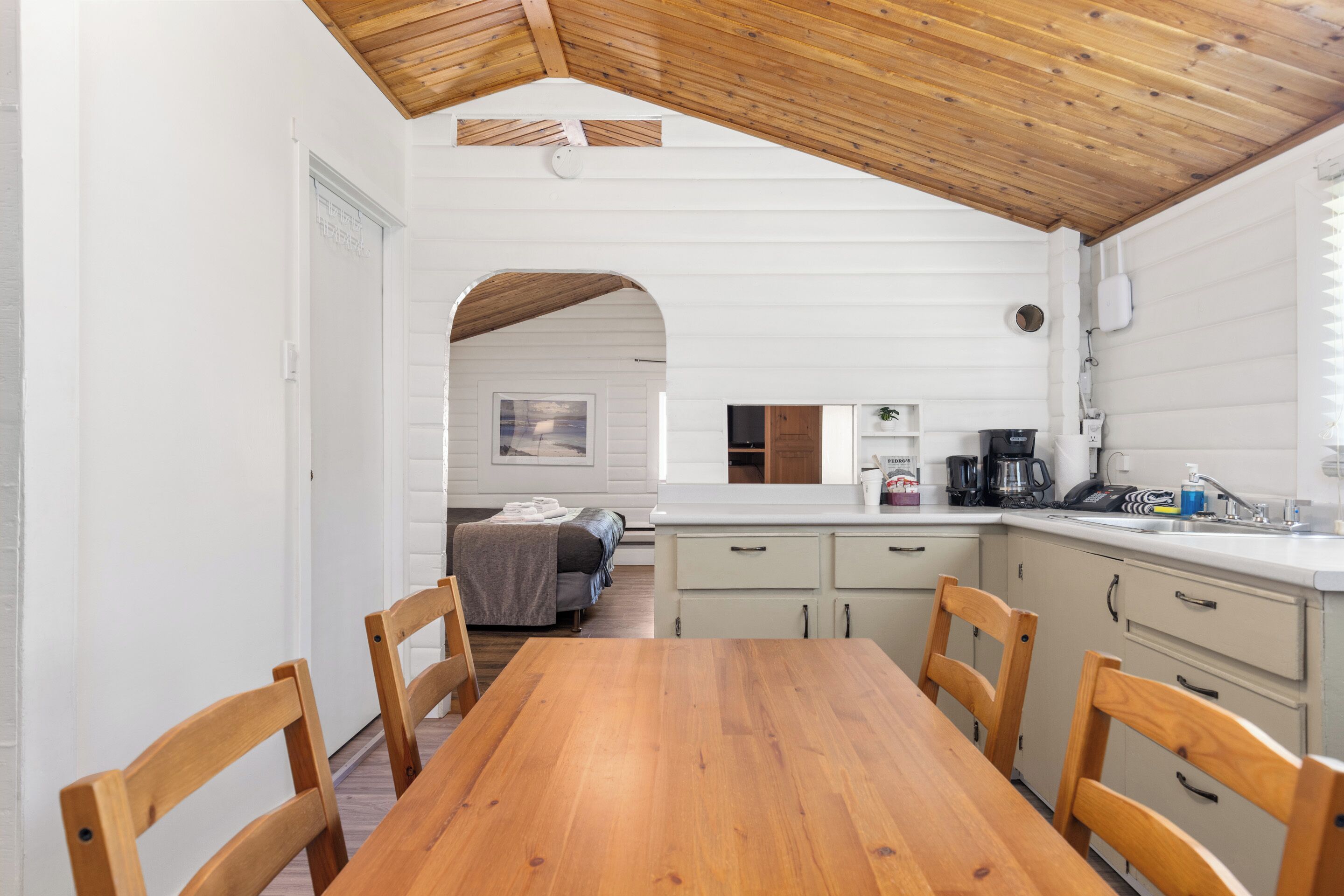 Cabin 211 | WiFi (free), bed sheets