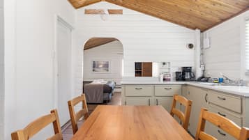 Cabin 211 | WiFi (free), bed sheets