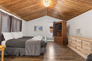 Free WiFi, bed sheets - The Hitching Post Motel (Mount Currie)
