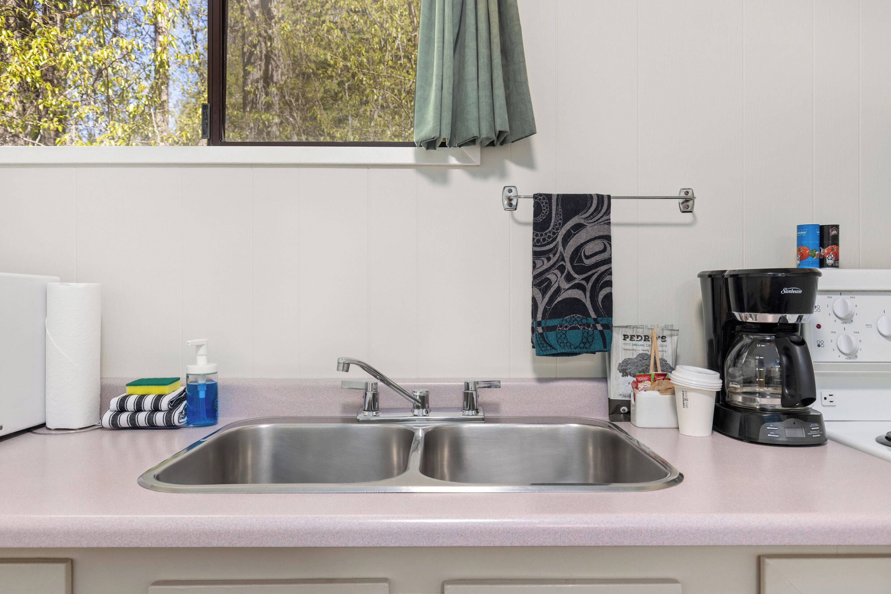 Double Room | Private kitchen | Coffee/tea maker, fridge, microwave, electric kettle
