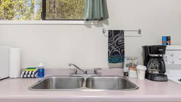 Double Room | Private kitchen | Coffee/tea maker, fridge, microwave, electric kettle