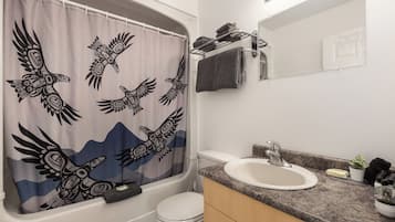 Cabin 212 | Bathroom