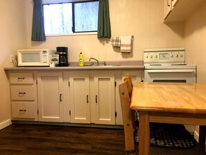 Double Room | Private kitchenette | Fridge, microwave, coffee/tea maker, electric kettle - The Hitching Post Motel (Mount Currie)