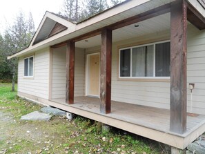 Exterior - The Hitching Post Motel (Mount Currie)