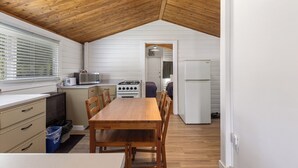Cabin 211 | Private kitchen - The Hitching Post Motel (Mount Currie)
