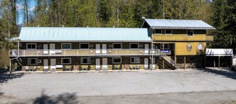 The Hitching Post Motel