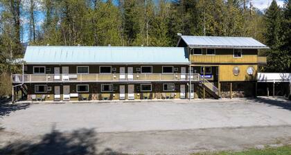 The Hitching Post Motel