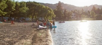 The Lakeside Resort