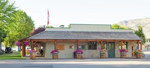 Fachada de la propiedad