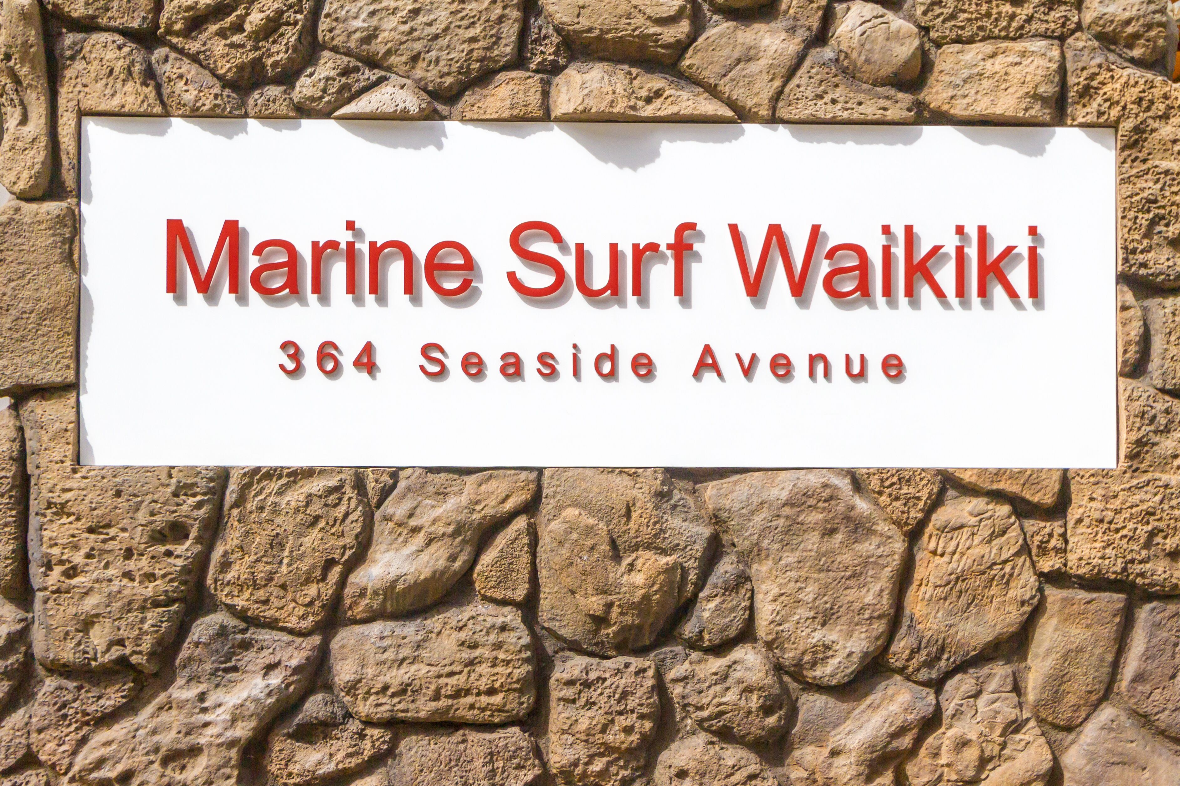 Naamplaatje voor Marine Surf Waikiki, Seaside Avenue 364.