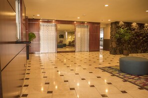 Lobby - Tropical Studios at Marine Surf Waikiki (Honolulu)